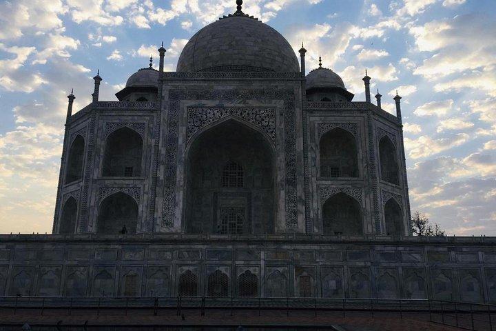 Lo stesso giorno Taj Mahal e Agra Fort Tour da Delhi