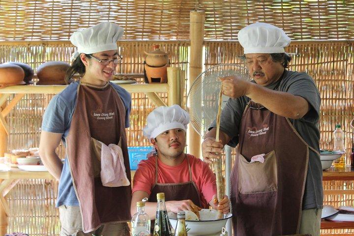 チェンマイ ランナー 地元の人々とタイ北部料理体験