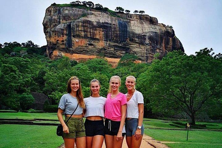 Kandy - Nationaal park Minneriya & Sigiriya Rock per tuk tuk tours