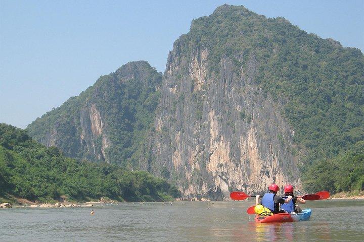DÍA COMPLETO - Cascada Kuang Si, kayak en el río Nam Ou / Mekong, cuevas Pak Ou