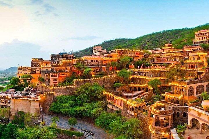 Neemrana Fort＆Alwar、デリーからの2日間のラジャスタンツアー