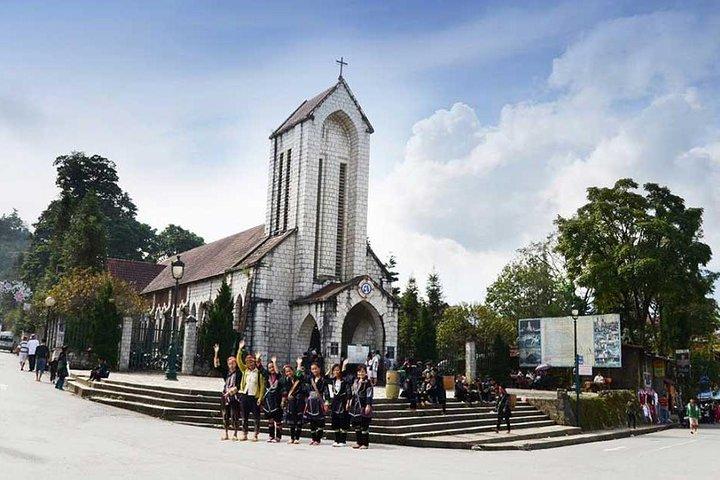 Sa Pa: 2-tägige mittelschwere Trek- und Homestay-Limousinentour ab Hanoi