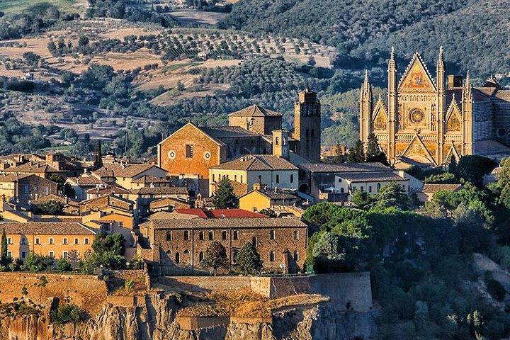 ローマから中世の驚異へ：オルヴィエートとチヴィタ ディ バーニョレージョのツアー
