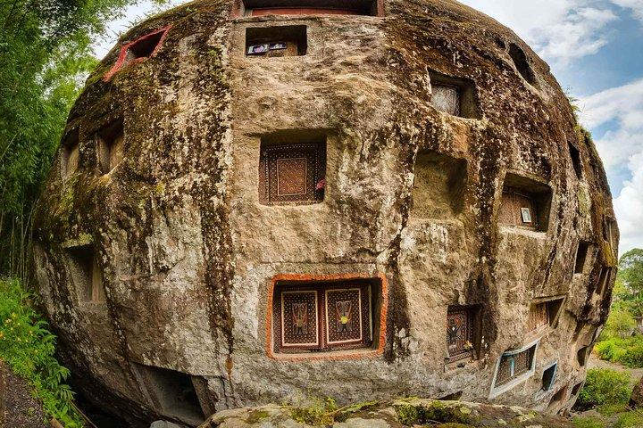 マカッサルから3日間のTana Toraja：Kete Kesu Village、Menhir to Funeral Burial