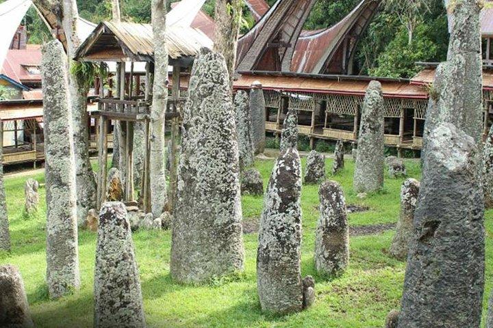 マカッサルから3日間のTana Toraja：Kete Kesu Village、Menhir to Funeral Burial