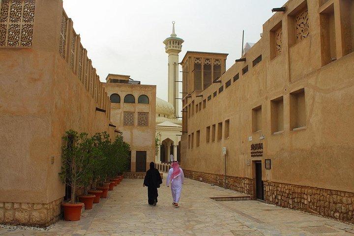 Oplev Den arv og moderne attraktioner i Dubai