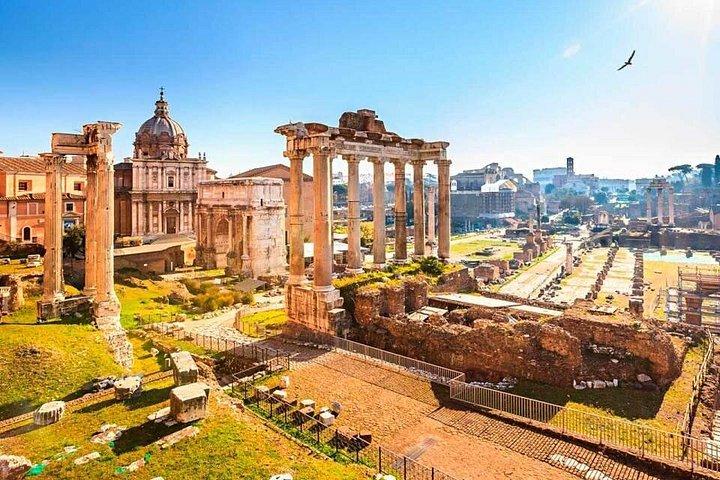 チヴィタヴェッキア港からローマへの小旅行 - コロシアムとウォーキングツアー
