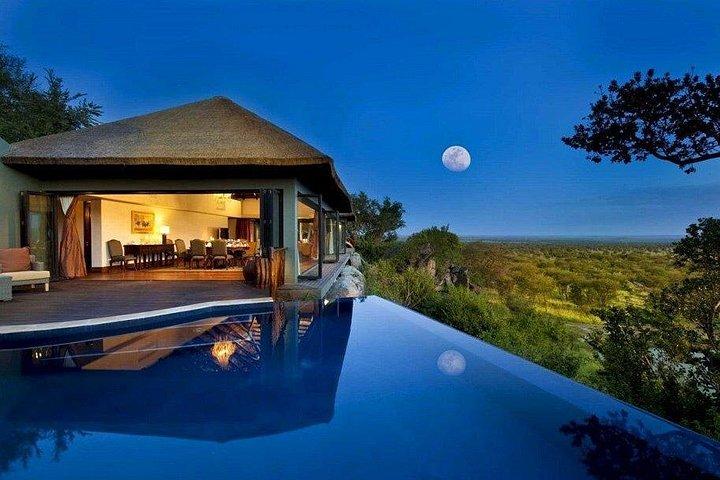 4 Day Mid-range Private Roundtrip Flying from Zanzibar