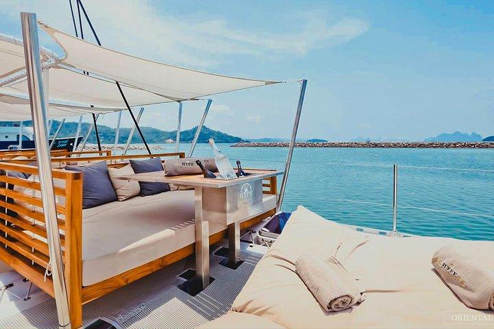 Phuket VIP Hype Luxus-Bootsfahrt mit Party & DJ-Vibes