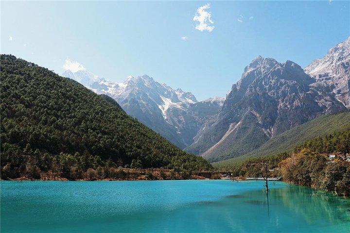 Privat turné: Jade Dragon Snow Mountain och Yuhu Village från Lijiang