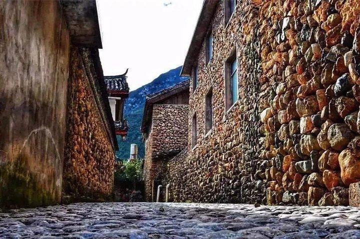 Privat Lijiang-dagstur till Yuhu Village vid foten av Yulong Snow Mountain