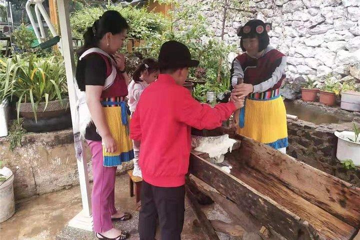 Private Lijiang-Tagestour zum Dorf Yuhu am Fuße des Yulong-Schneeberges