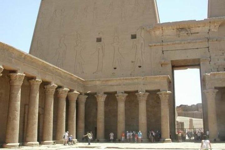Viagem aos Templos de Edfu e Kom Ombo