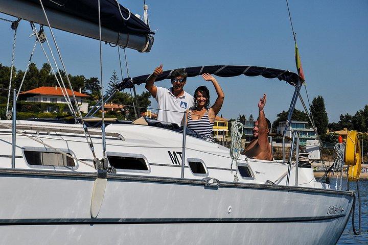 4 Hours Private Sailing Trip to Oeiras Beach