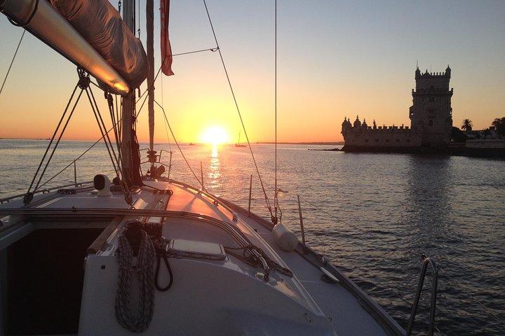 Excursion en voilier au coucher du soleil sur le fleuve Tage