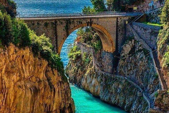Transfer between Rome and Positano with a 2-hour stop in Pompeii