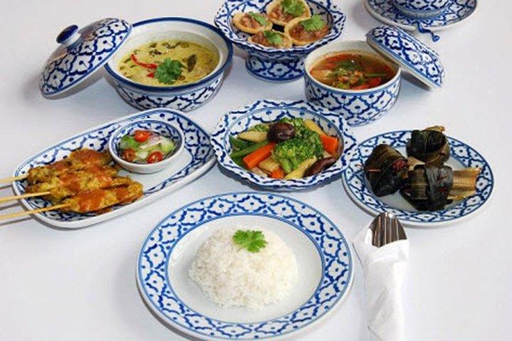 Thaise klassieke dans met Thais diner en Calypso Cabaretshow