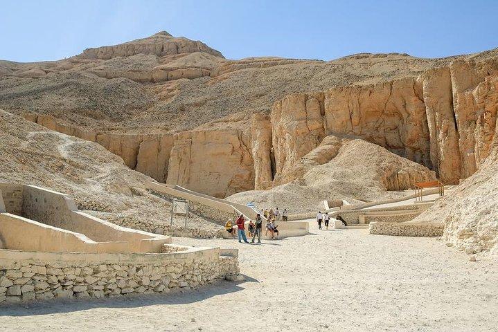 Excursión privada de día completo a las orillas este y oeste desde Luxor con la tumba del rey Tut