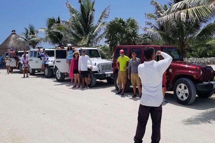 Tour privado en jeep por Cozumel con experiencia de esnórquel y almuerzo