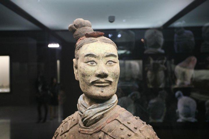 Privat rundrejse lufthavnstransfer til Terracotta Army & City Wall med en guide