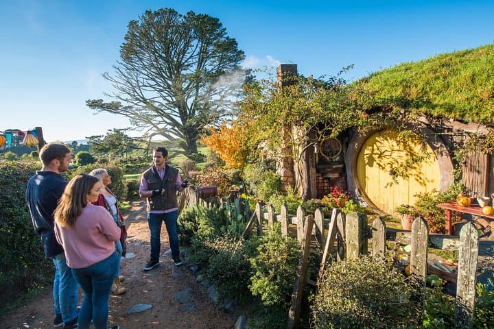 Small-Group Hobbiton and Waitomo Day Tour with Lunch from Auckland