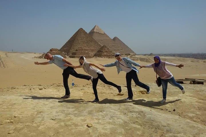 Private Tour to Giza Pyramids, the Egyptian Museum & Lunch.