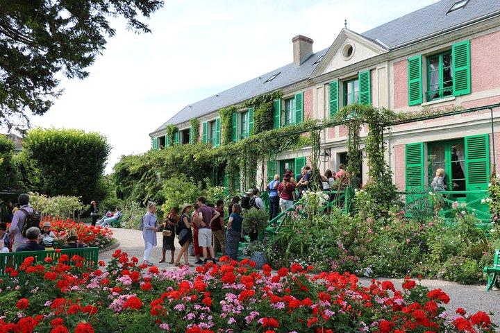 Giverny Private Half-Day Trip including Claude Monet' Gardens & House from Paris