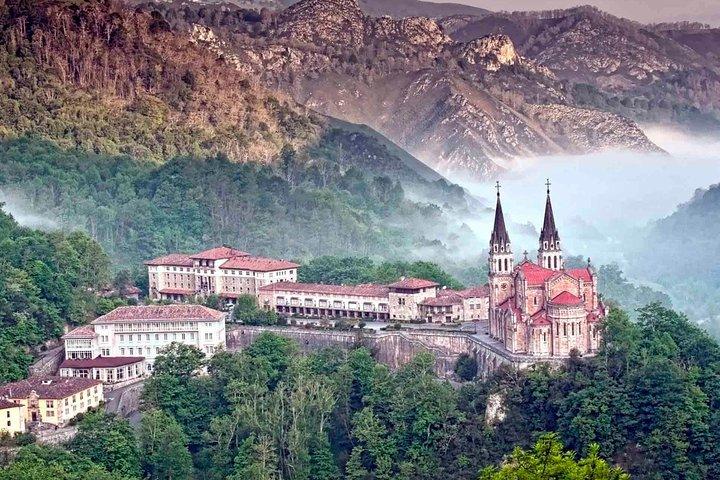 Direct Tour to Covadonga Lakes Picos de Europa from Oviedo