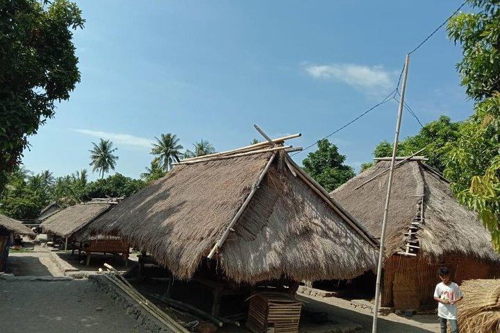 セナルの滝と部族の村への 1 日旅行