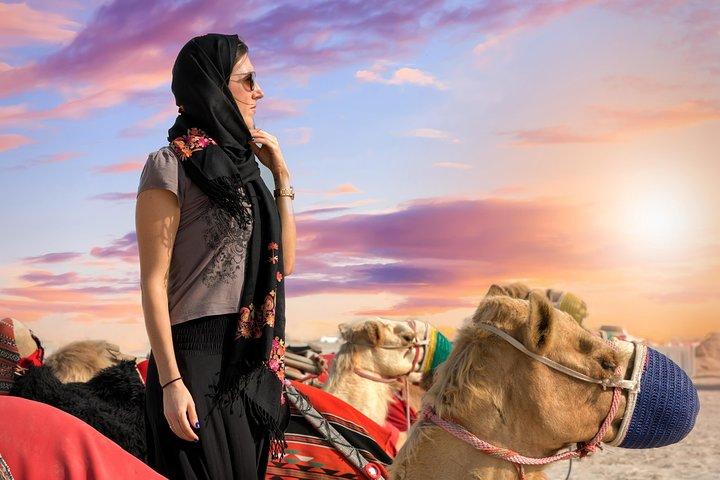 Doha: Wüstensafari mit Kamelritt, Sandboarding & Binnenmeer