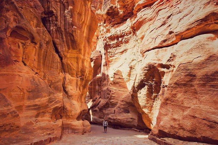 4 Day Tour Petra, Wadi Rum, Aqaba startar från Amman, Döda havet eller flygplatsen