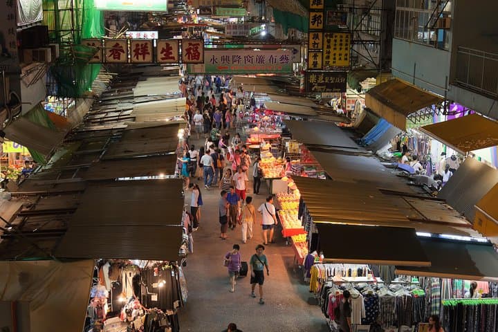 Kowloon Night Street Food Tour with a Local: Private & Customized