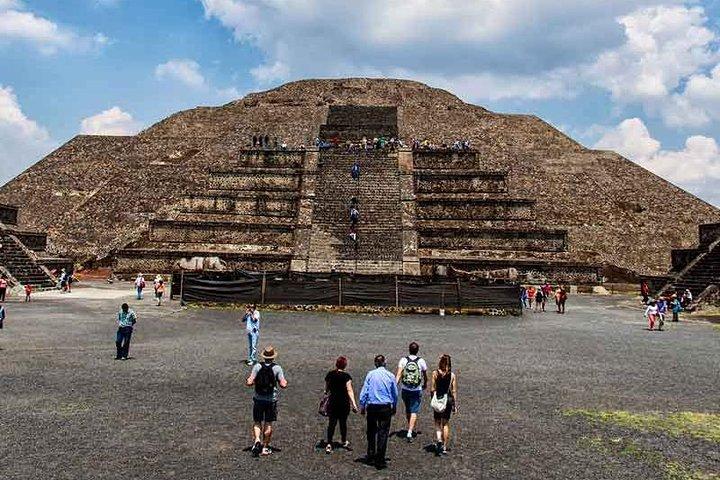 Combo 2 dage. Dag 1: Mexico City Tour og Pyramider. Dag 2: Taxco og Cuernavaca