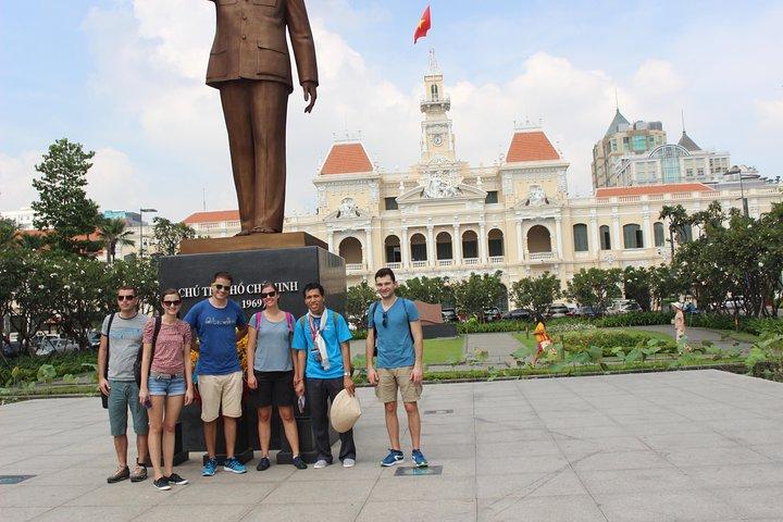 Ho-Chi-Minh-Stadtrundfahrt mit dem Auto