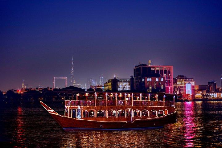 Dubai Creek luksus Dhow middag krydstogt med Return Hotel Transfer