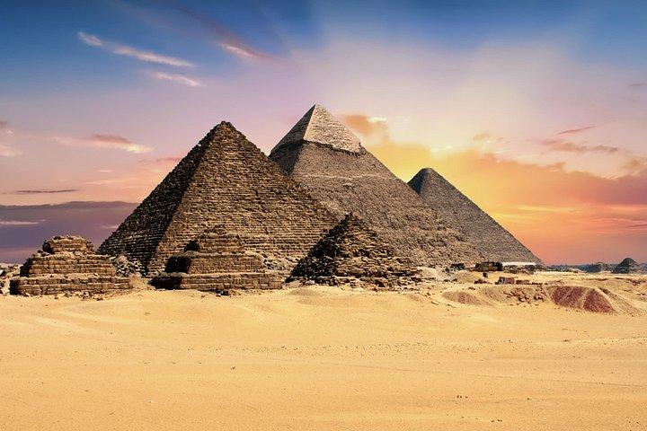 カイロの古代エジプトのトップ観光スポットを発見する2日間