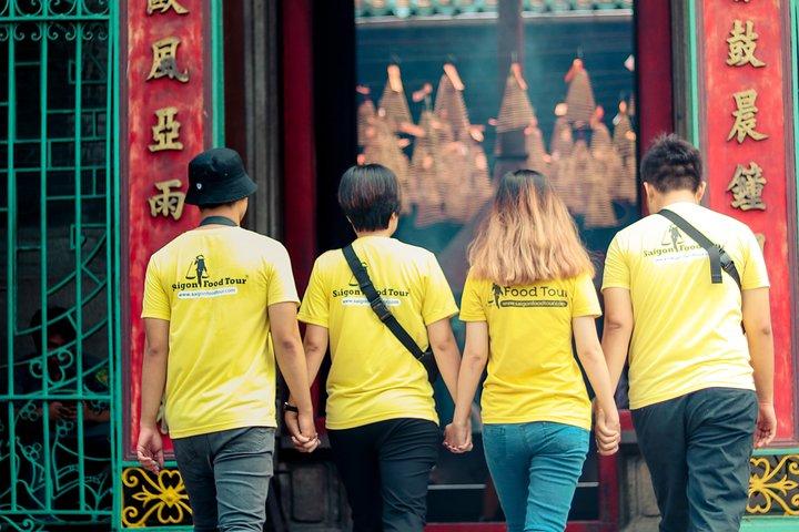 Tour della città di Saigon Backstreets su scooter incluso cibo