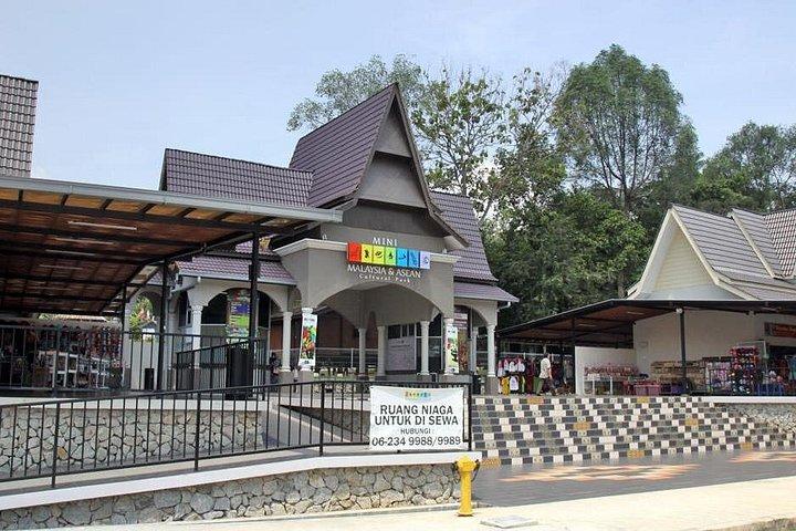 14 Attractions Full-Day Malacca Historical Tour