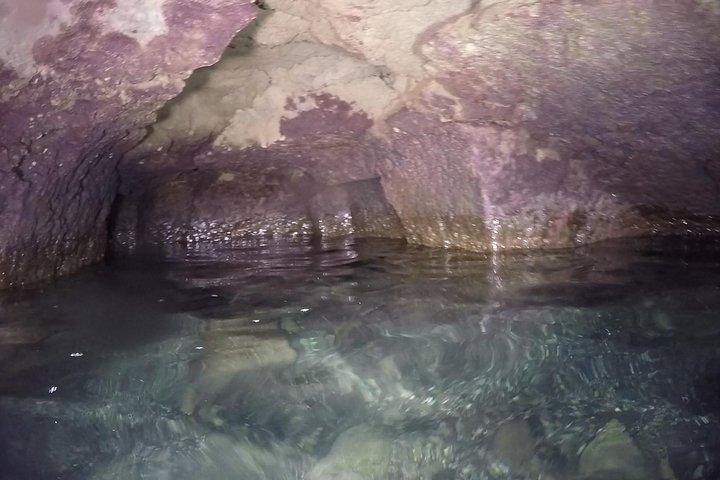 Schnorcheln zwischen den Unterwasserhöhlen von Ischia Ponte