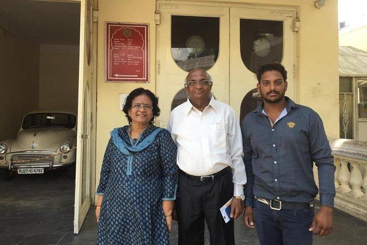 Udaipur Ganztägige Sightseeing-Tour mit privatem Auto und Fortgeschrittener Privet