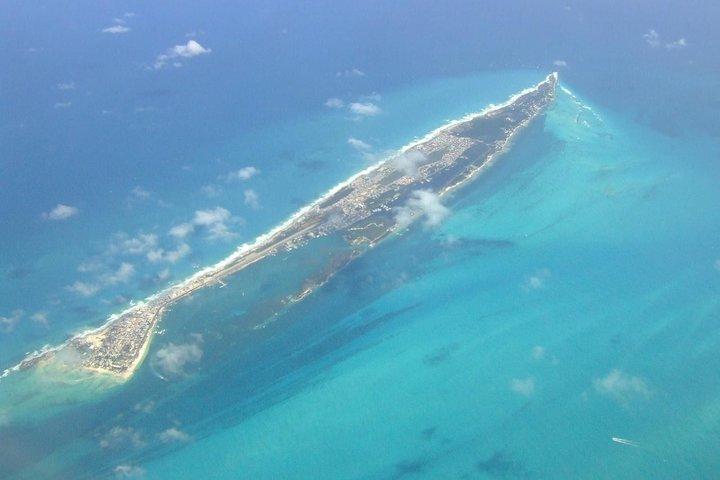 カタマランでムヘーレス島へのシュノーケリング アドベンチャー。オープンバーとビュッフェが含まれています。