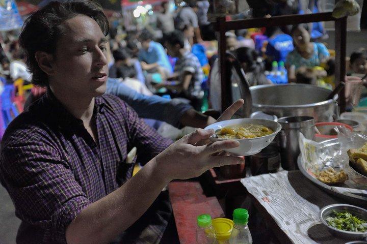 ヤンゴンのイブニングストリートの食べ物と市場ウォーキングツアー