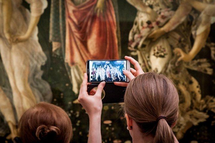 ローマからフィレンツェへ：ウフィツィ美術館時間指定入場券付き日帰り旅行