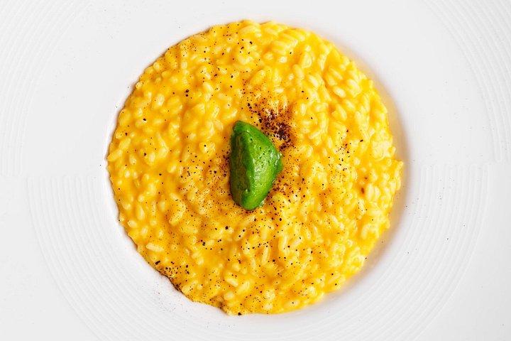 ミラネーゼ・ホームの自然食品とワイン-地元の人と一緒に食べましょう！