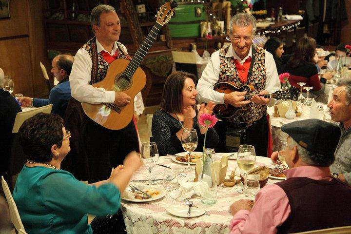 Tour notturno del folklore maltese incl. cibo e bevande