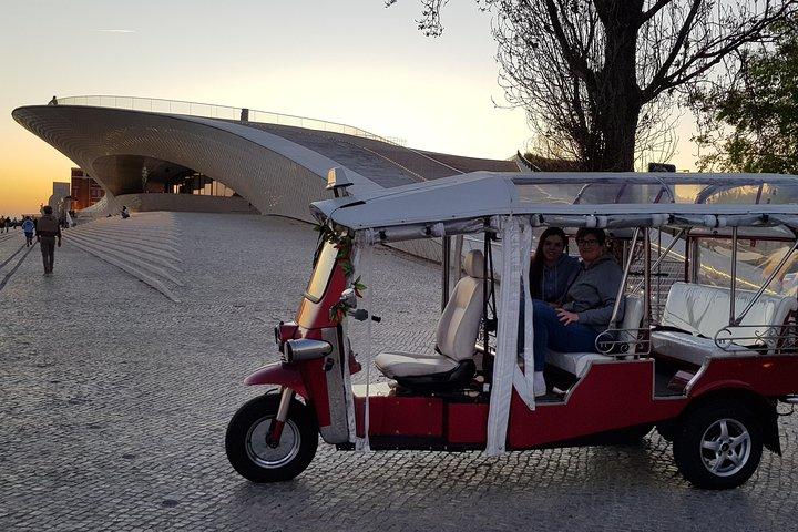 4.5時間の電動トゥクトゥクでの7コリナスとベレンへのプライベートガイド付きツアー。