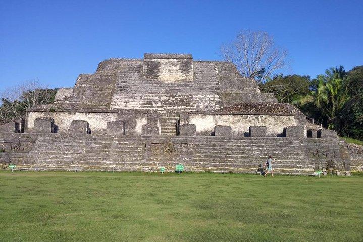 アルトゥンハマヤ遺跡と地下の洞窟チューブへの旅行
