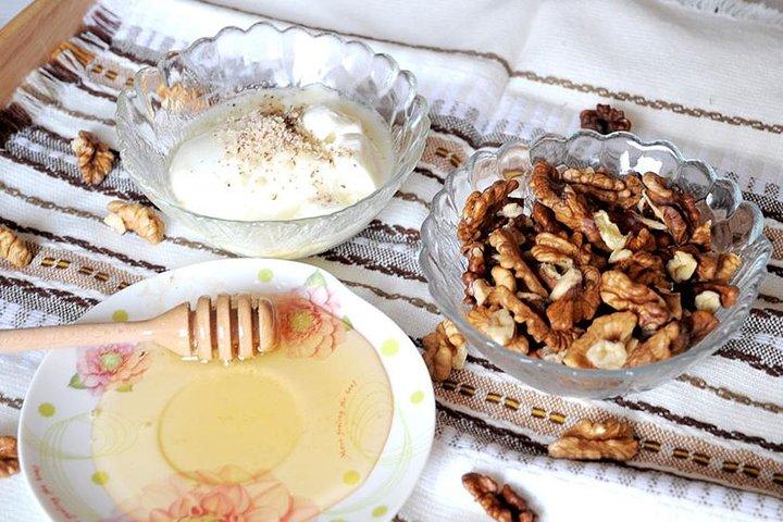 ソフィアで地元の人と料理して食べる