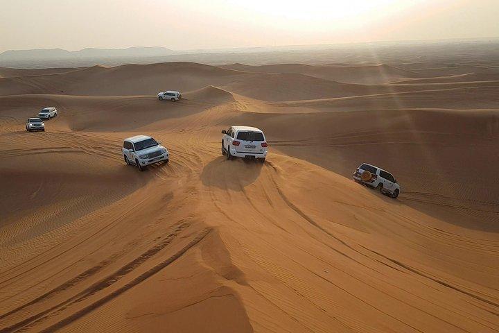 Dubai: safari nel deserto, quad, giro in cammello e cena a buffet