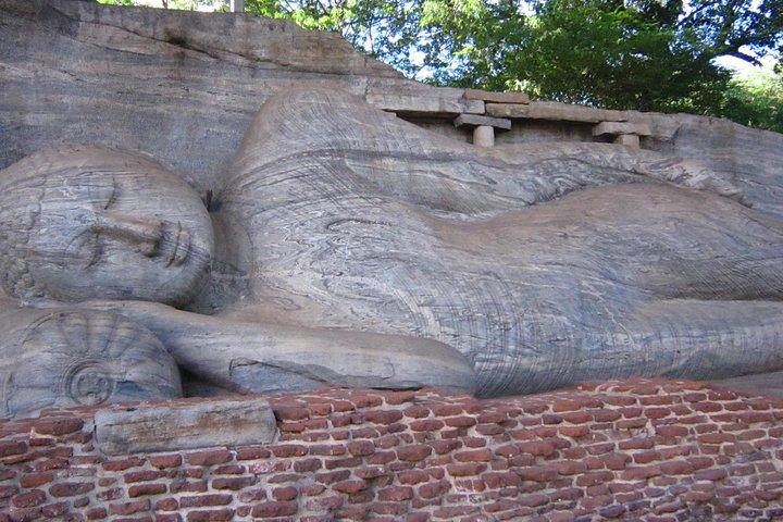 Tour de 4 días a Polonnaruwa Sigiriya Dambulla Kandy y Nuwara Eliya